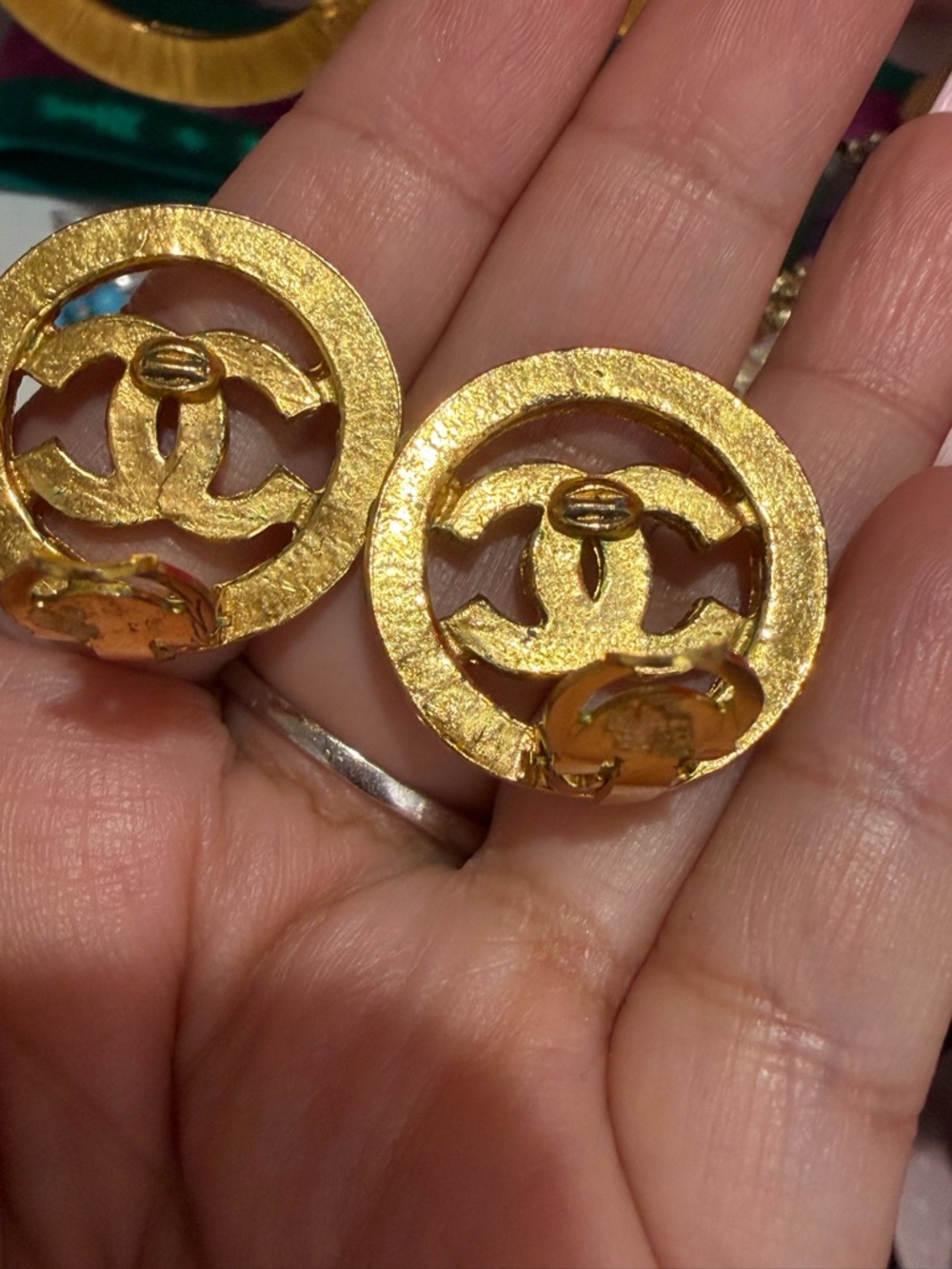 CHANEL Crystal CC Earrings - Picture 6 of 8